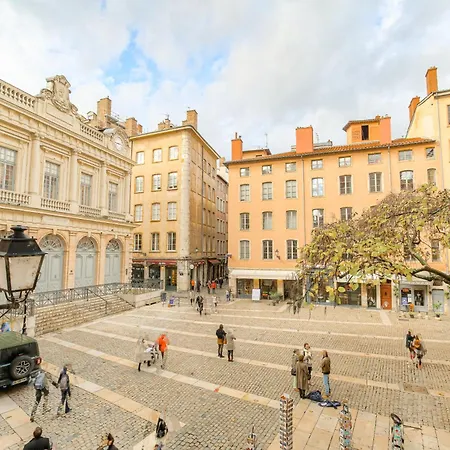 Duplex Lumineux Et Authentique, Vieux-lyon * ليون